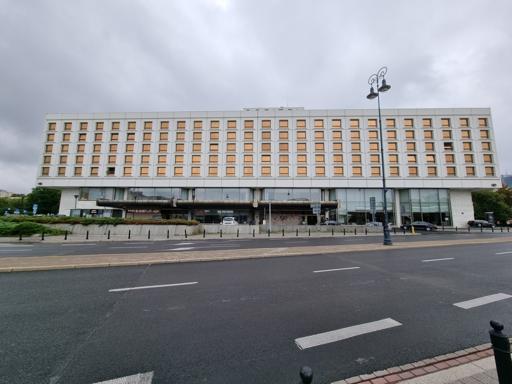 (Asi) hotel se zajímavými okny