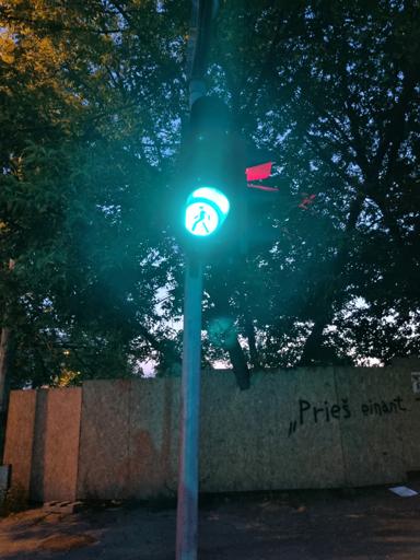 Podivný invertovaný semafor
