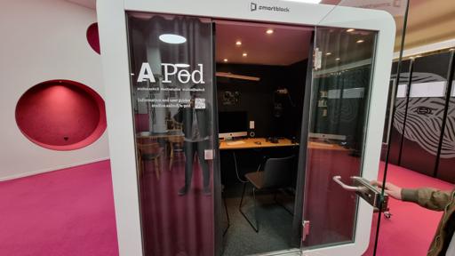 Nahrávací studio v knihovně
